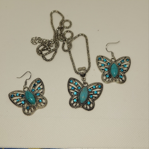 Felt's Fun Finds Jewelry - Butterfly Silver Tone Turquoise Faux 1.25" Earrings 18" + 3" Necklace